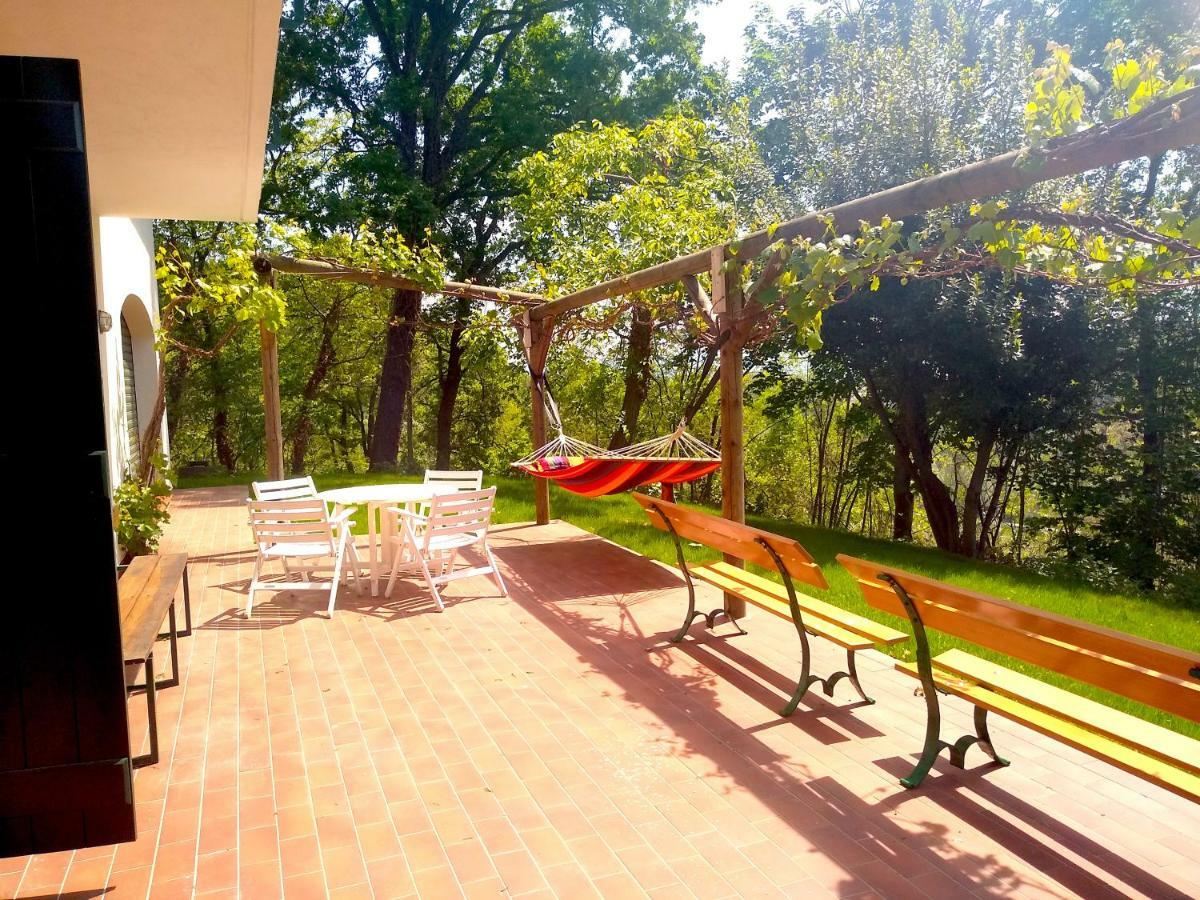America Nei Boschi B&B Бра Екстер'єр фото